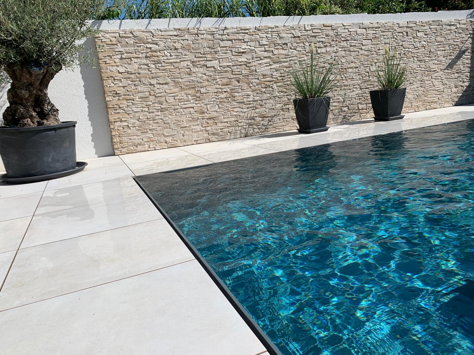 Pooltime eksklusiv overløpstank i PP for basseng, balansert 4 x 10 x 1,5 m